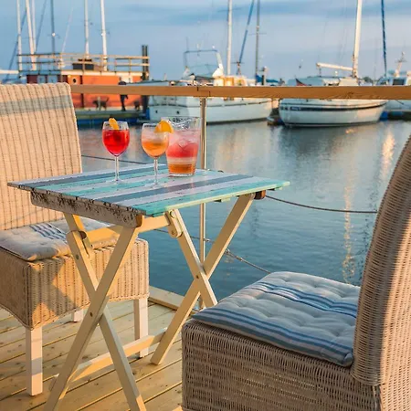 Ostsee-hausboot-antje-frieda-auf-fehmarn Fehmarn