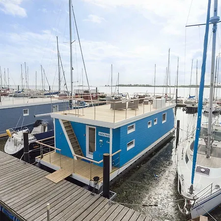 Ostsee-hausboot-antje-frieda-auf-fehmarn