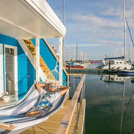 Ostsee-hausboot-antje-frieda-auf-fehmarn * Fehmarn