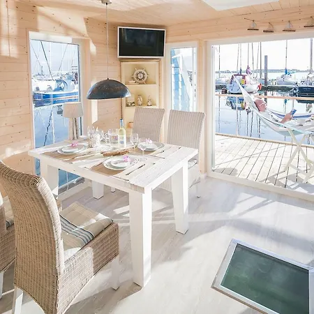 Ostsee-hausboot-antje-frieda-auf-fehmarn Fehmarn
