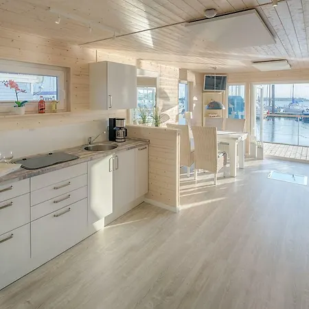 Ostsee-hausboot-antje-frieda-auf-fehmarn Apartament Fehmarn