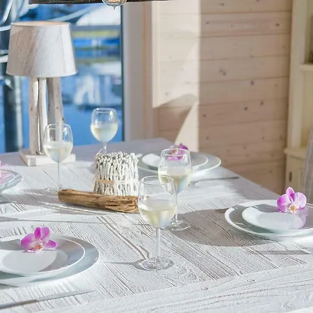 Ostsee-hausboot-antje-frieda-auf-fehmarn Apartament