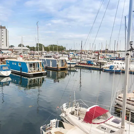 Ostsee-hausboot-antje-frieda-auf-fehmarn
