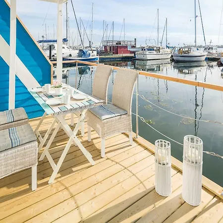 Ostsee-hausboot-antje-frieda-auf-fehmarn * Fehmarn
