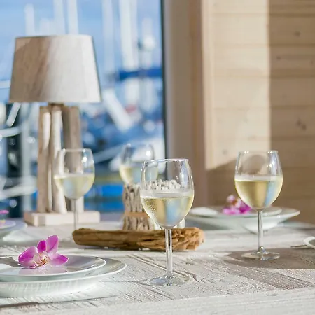 Ostsee-hausboot-antje-frieda-auf-fehmarn Apartament Fehmarn