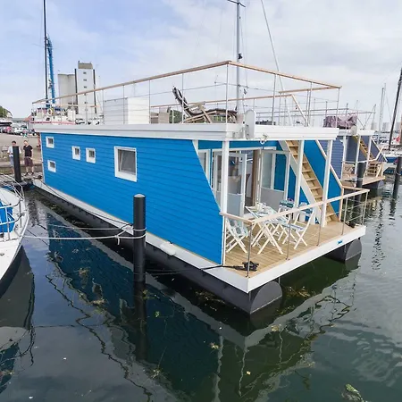 Apartament Ostsee-hausboot-antje-frieda-auf-fehmarn